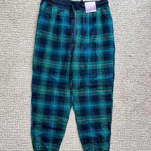 Stars above women’s flannel pj joggers